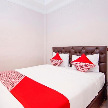 Super Oyo 621 Vania Residence Medan Buitenkant foto