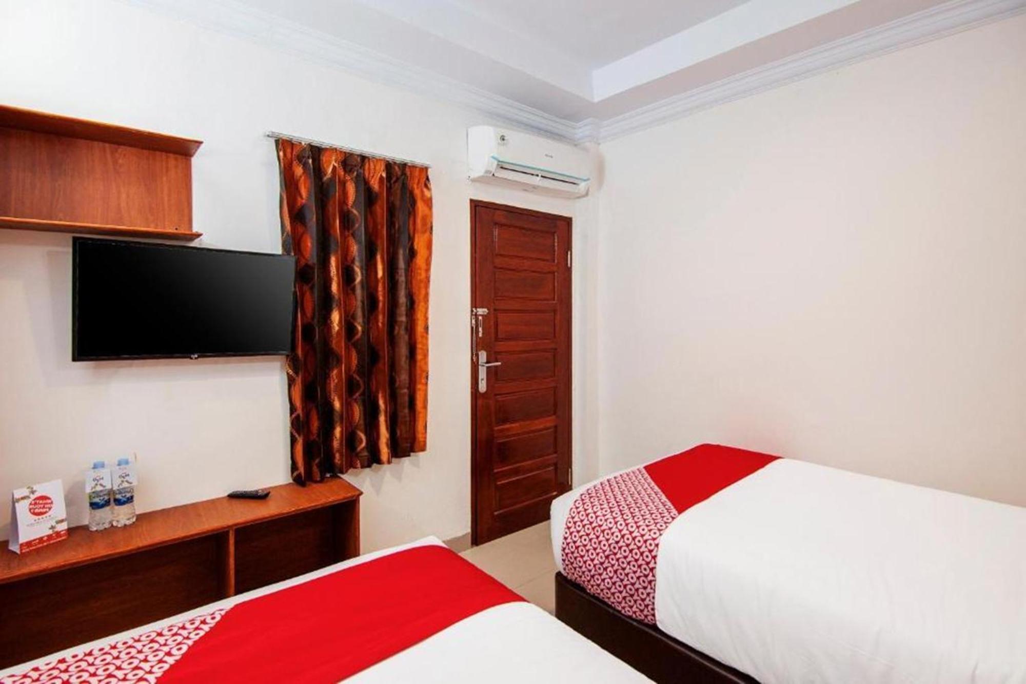 Super Oyo 621 Vania Residence Medan Buitenkant foto
