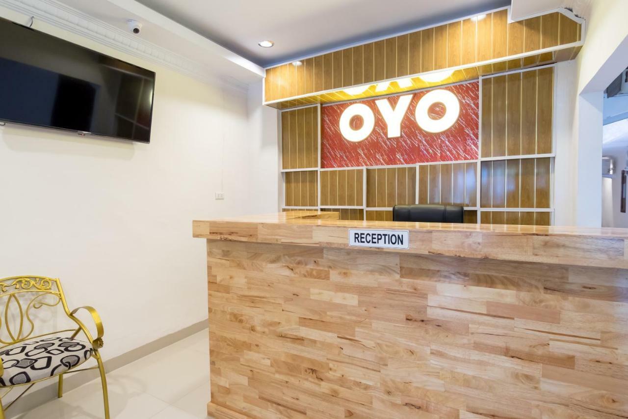 Super Oyo 621 Vania Residence Medan Buitenkant foto