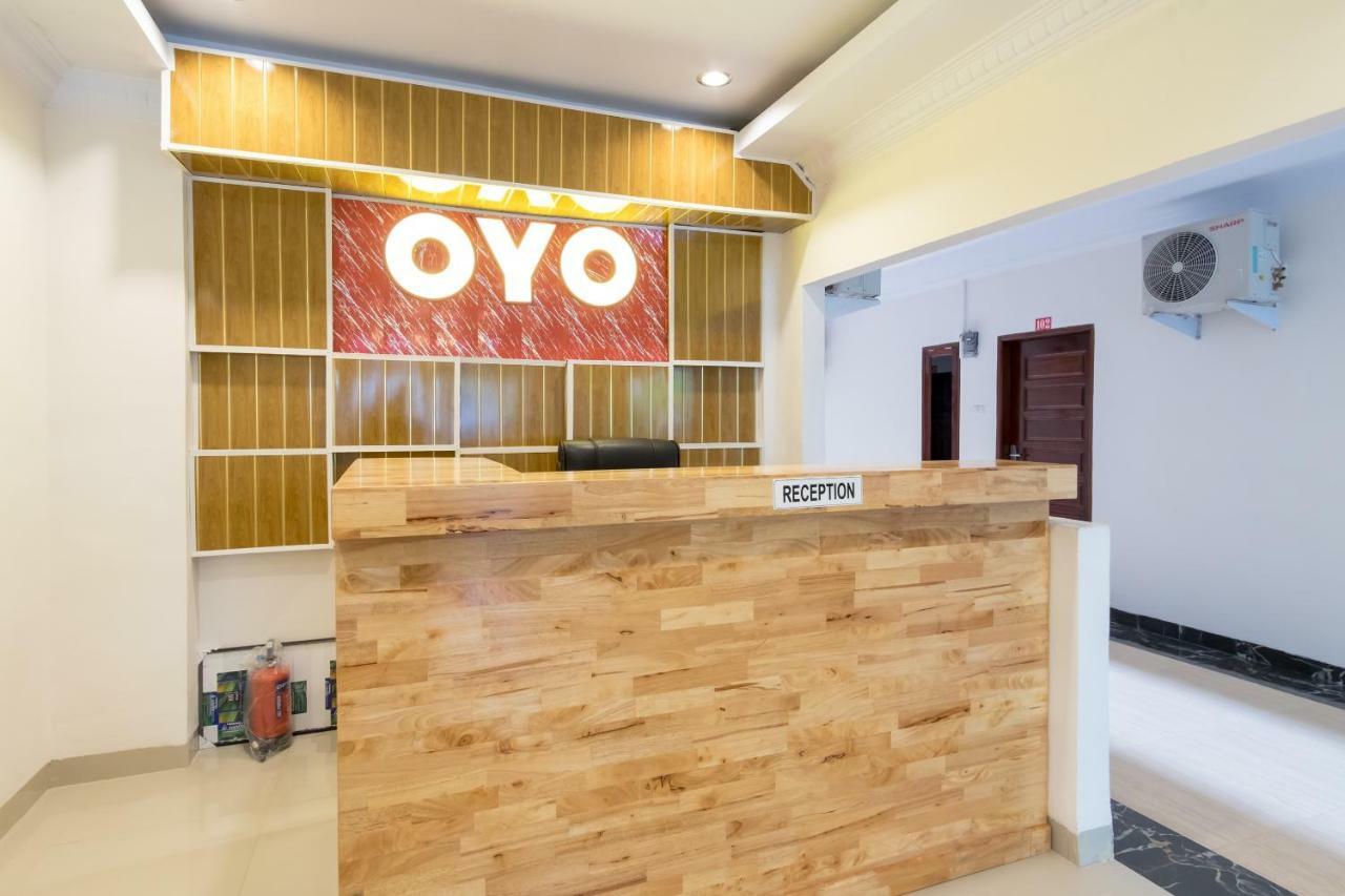 Super Oyo 621 Vania Residence Medan Buitenkant foto