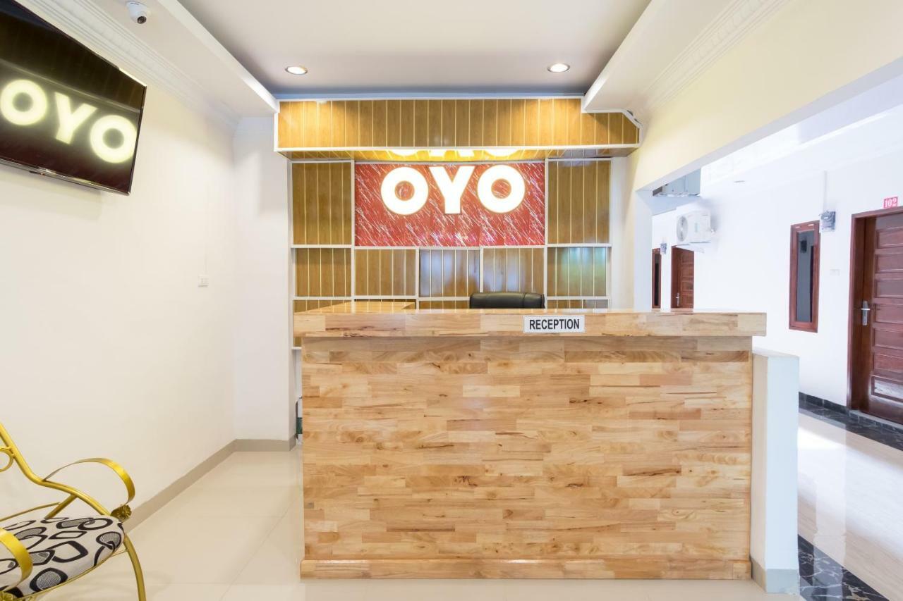 Super Oyo 621 Vania Residence Medan Buitenkant foto